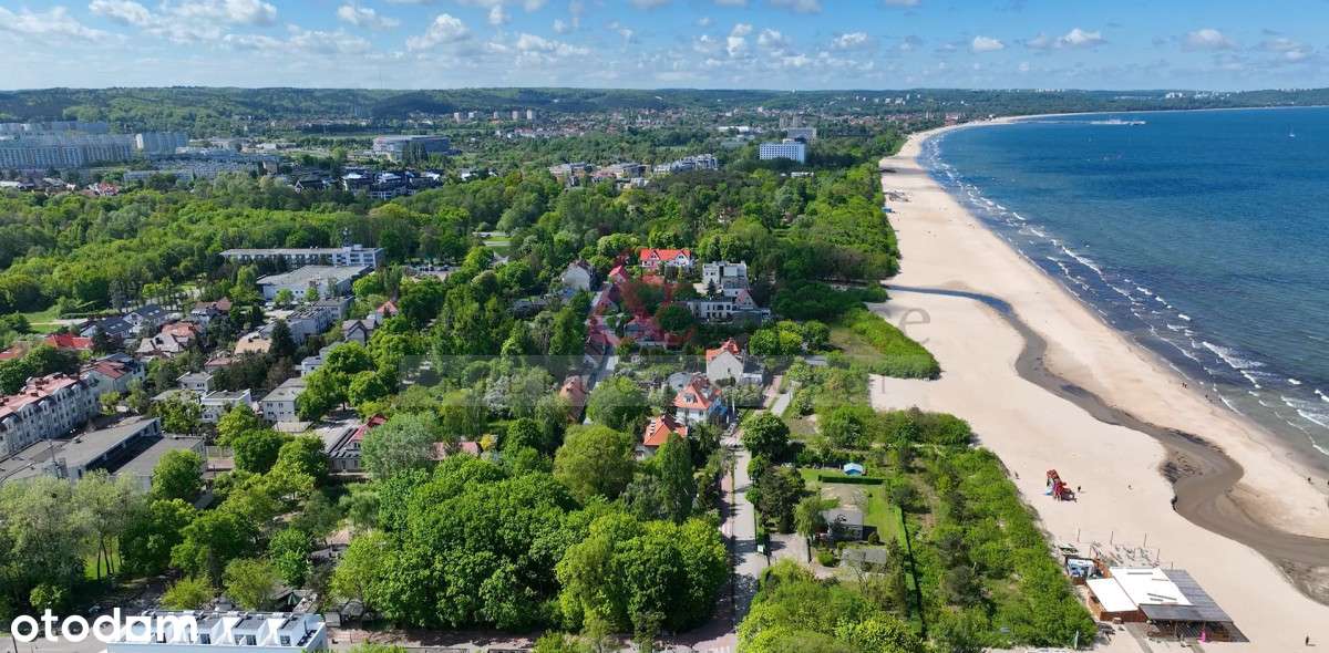Dom w otoczeniu zieleni przy plaży-Jelitkowo