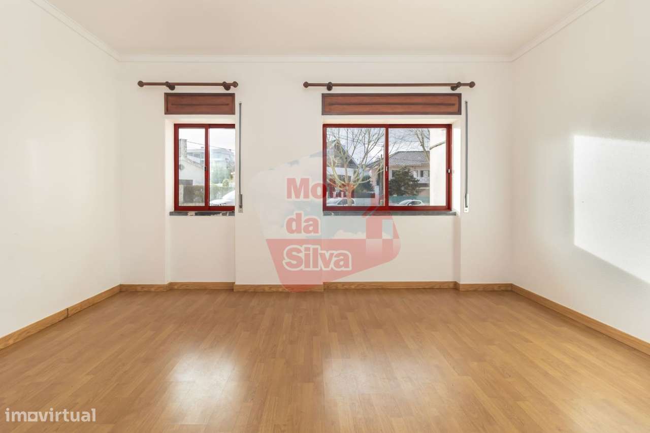 Excelente Apartamento 2 Assoalhadas no Funchalinho-9