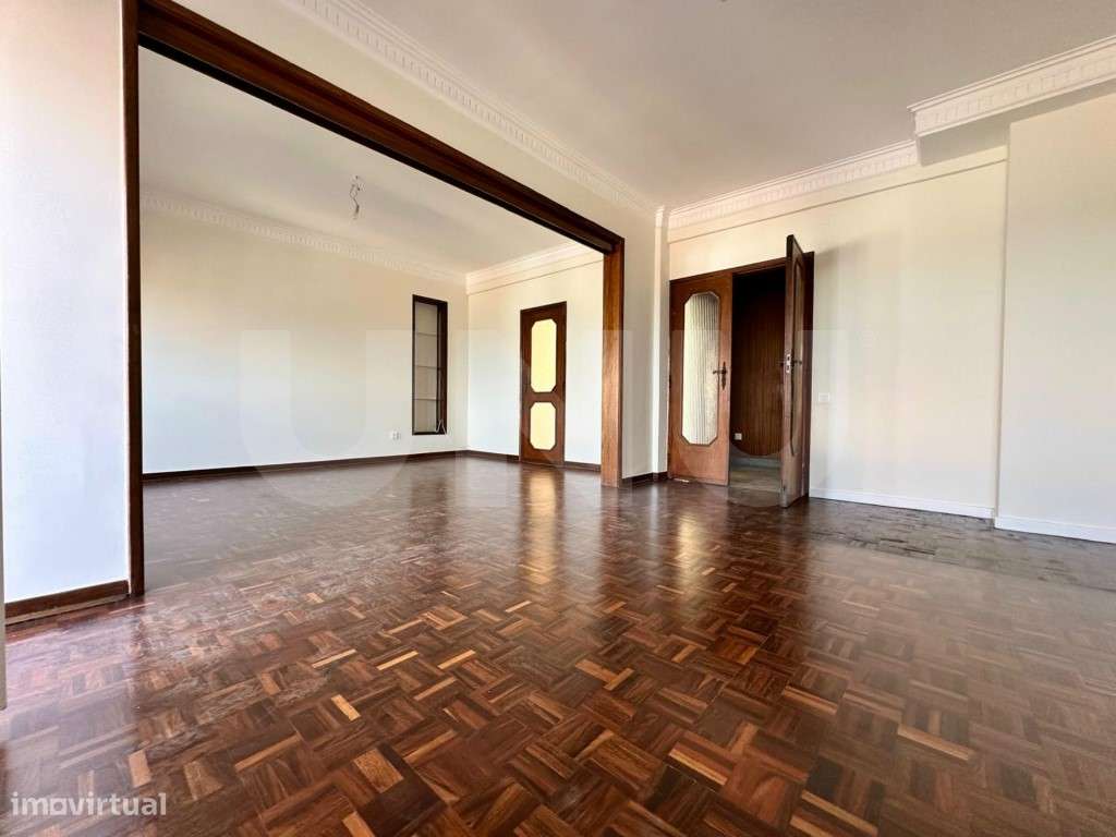 T4+2 com Varanda Panorâmica e Garagem Ampla - Conforto, Espaço e Ve...-6