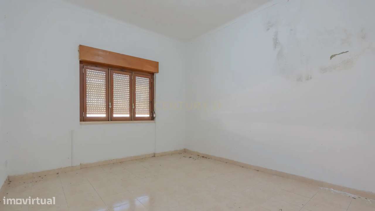 Moradia Isolada com Terreno de 1041 m² – Um Mundo de Possibilidades!-24