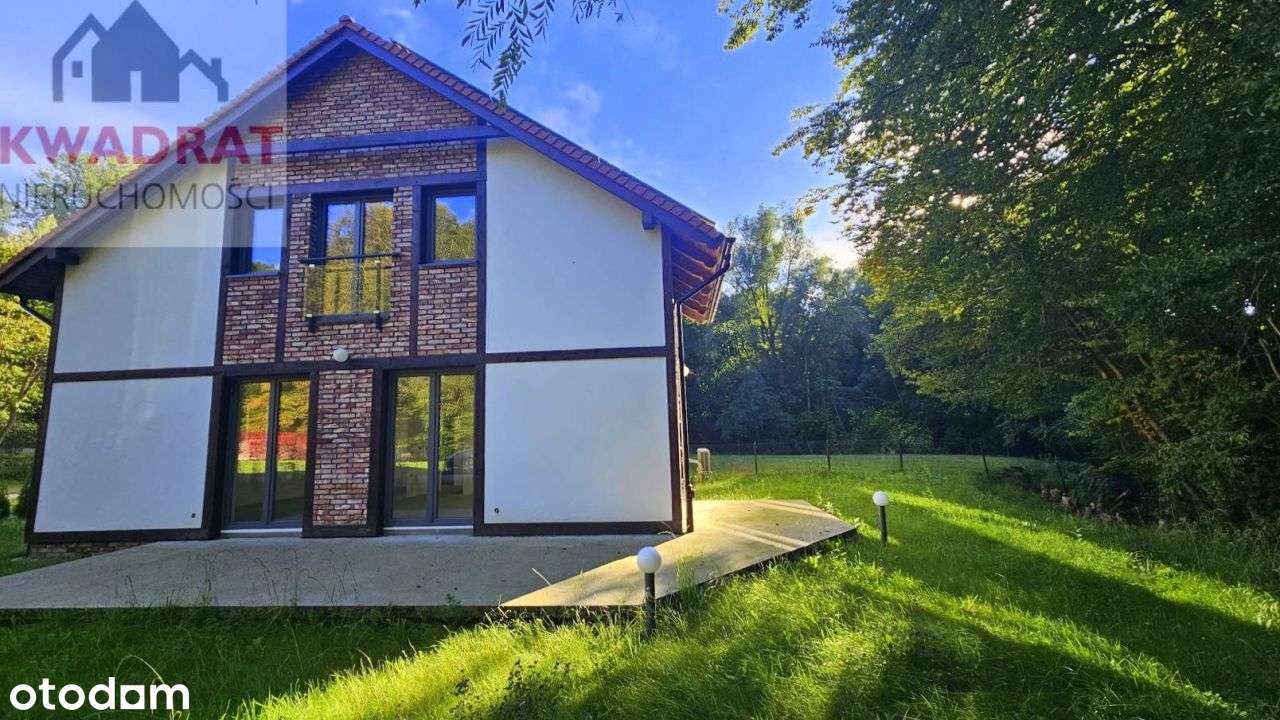 Dom przy ścianie lasu w Bażantarni obok strumyka.-3