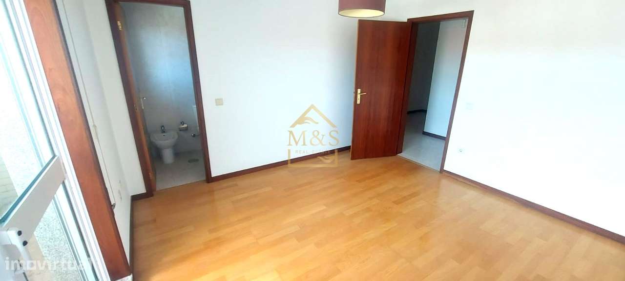 Apartamento T4 Duplex - Varandas - 2 Lug.Garagem - Porto-14