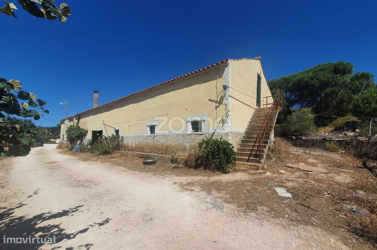 Moradia isolada com 10 assoalhadas e mais de 11000 m2 - Grande imagem: 3/28