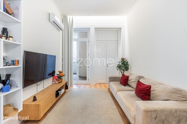 Apartamento T2 para Venda – Junto ao Coliseu do Porto-1