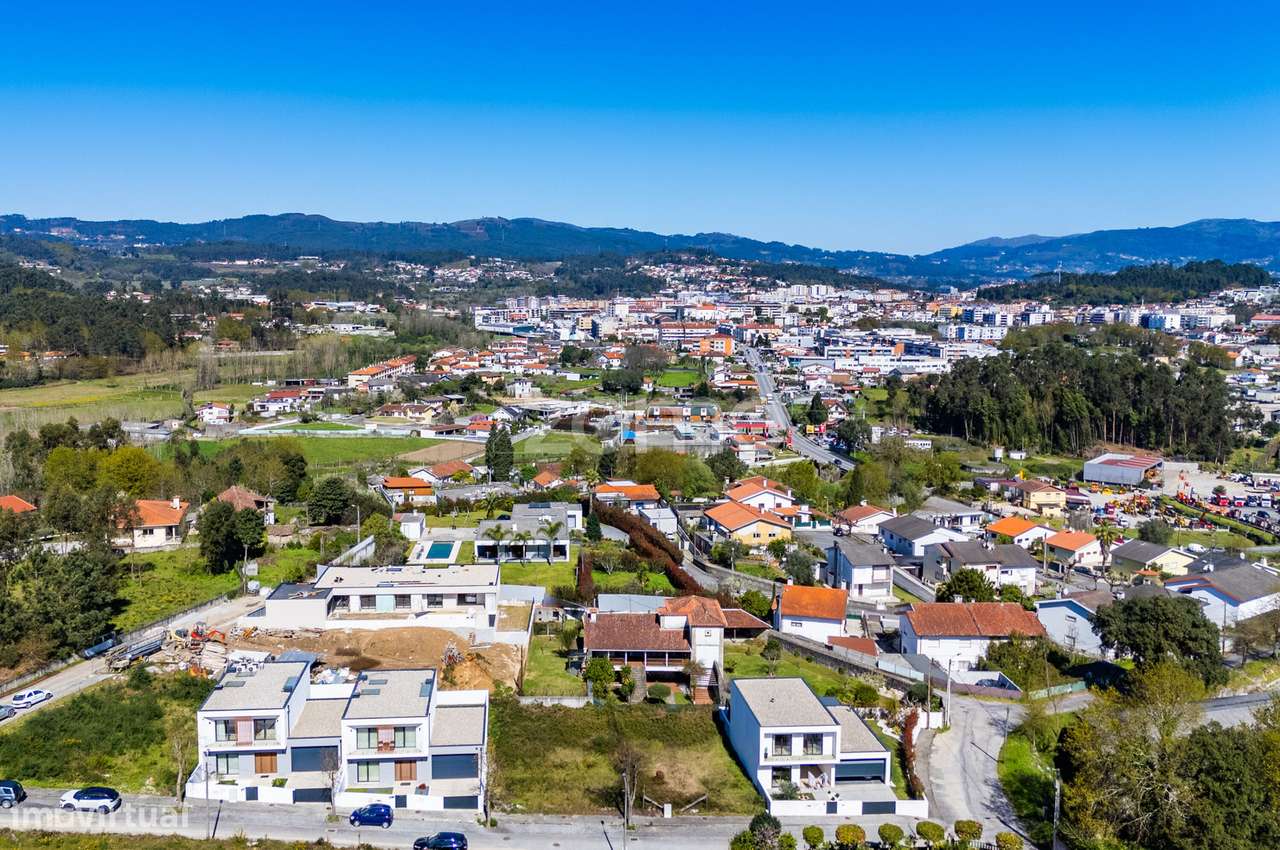 Moradia T3 em estrutura, Vila Verde - Grande imagem: 2/28