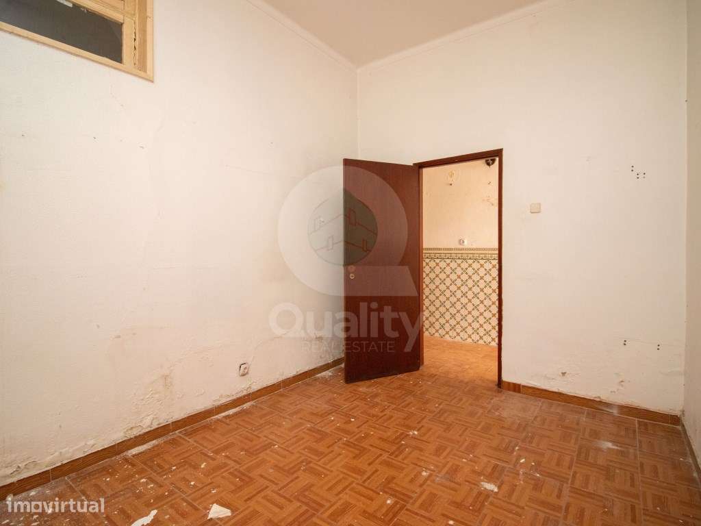 MORADIA T2 DUPLEX COM PROJECTO, NO CENTRO DO BARREIRO-15