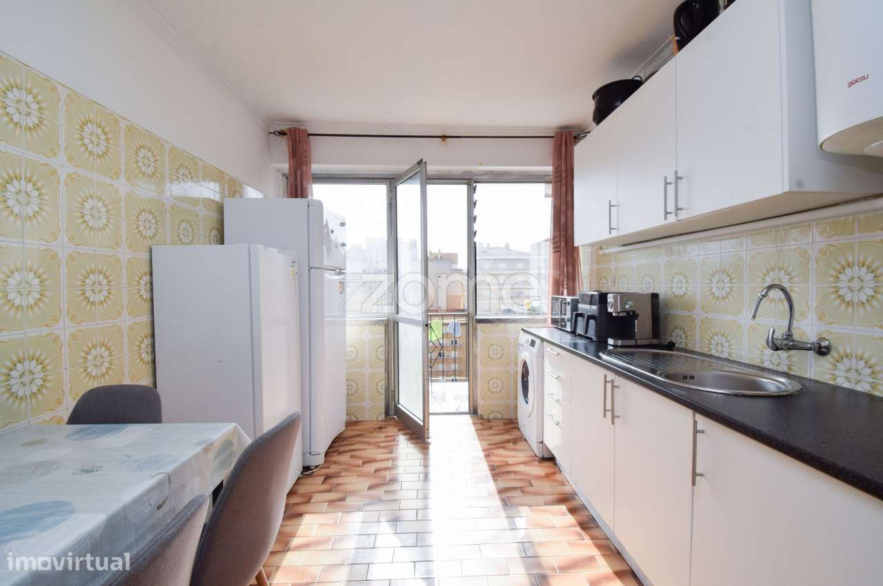 Apartamento T2 à venda no Carregado-15