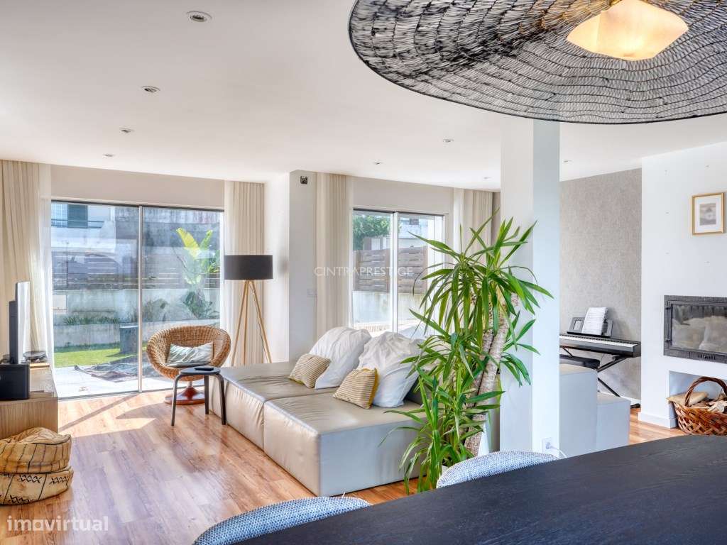 Moradia T5 Remodelada com Painéis Fotovoltaicos - Monte Santos, Sintra-0