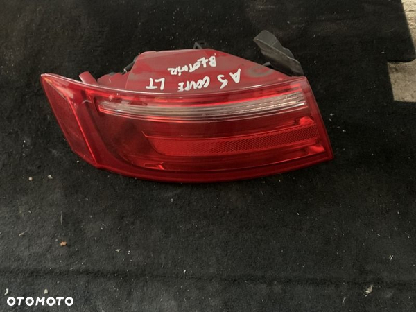 LAMPA TYLNA LEWA W BŁOTNIK AUDI A5 8T COUPE - 1