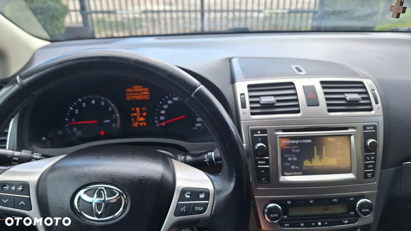 Toyota Avensis 2.0 Premium - 5
