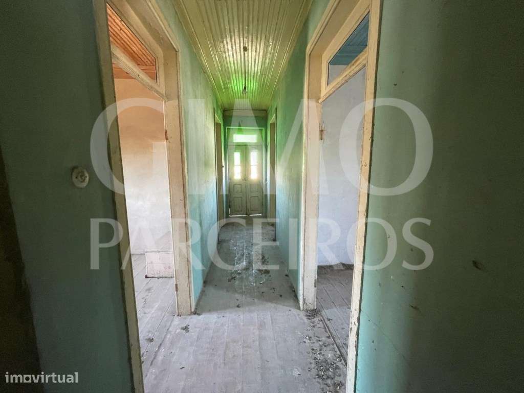 Moradia T4 para Remodelar em Oliveirinha + Terreno a poucos minutos...-17