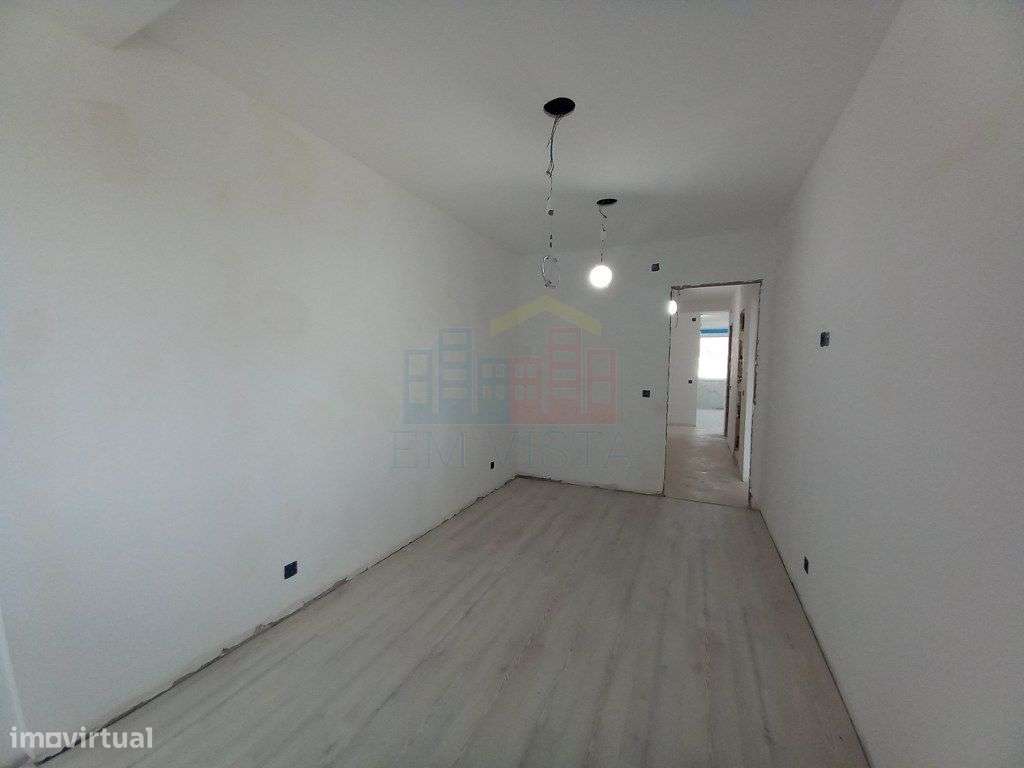 Apartamento T4 no Laranjeiro-31