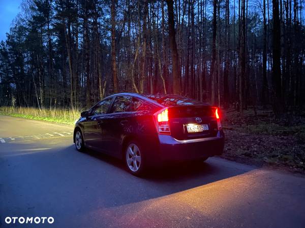 Toyota Prius (Hybrid) Executive - 25