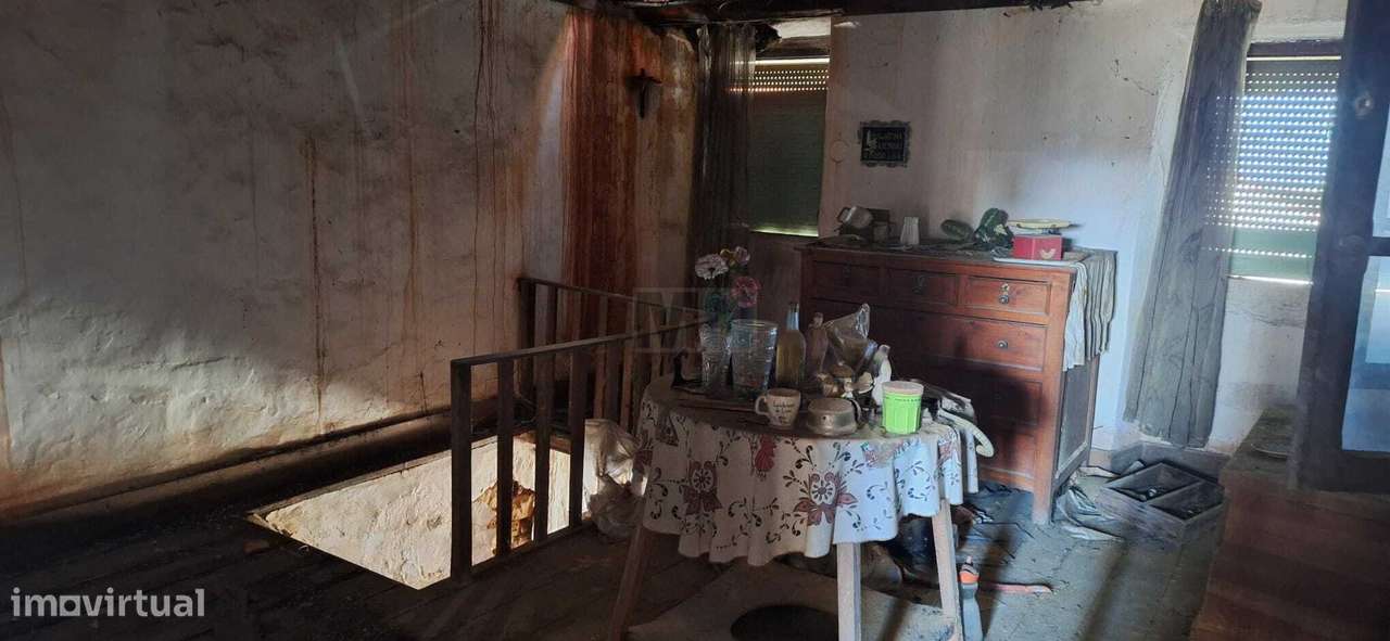 Moradia  para remodelação com Elevado Potencial em Anagueis-11