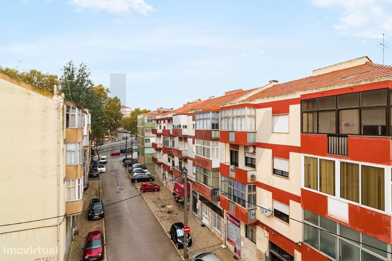 Apartamento T3 Renovado - Amora-24