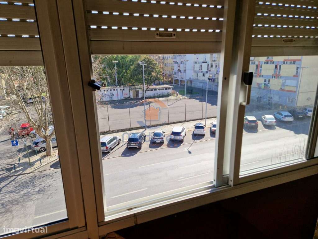 Apartamento T2 remodelado - Pontinha-10