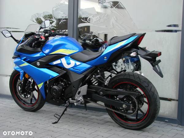 Suzuki GSX-R - 6