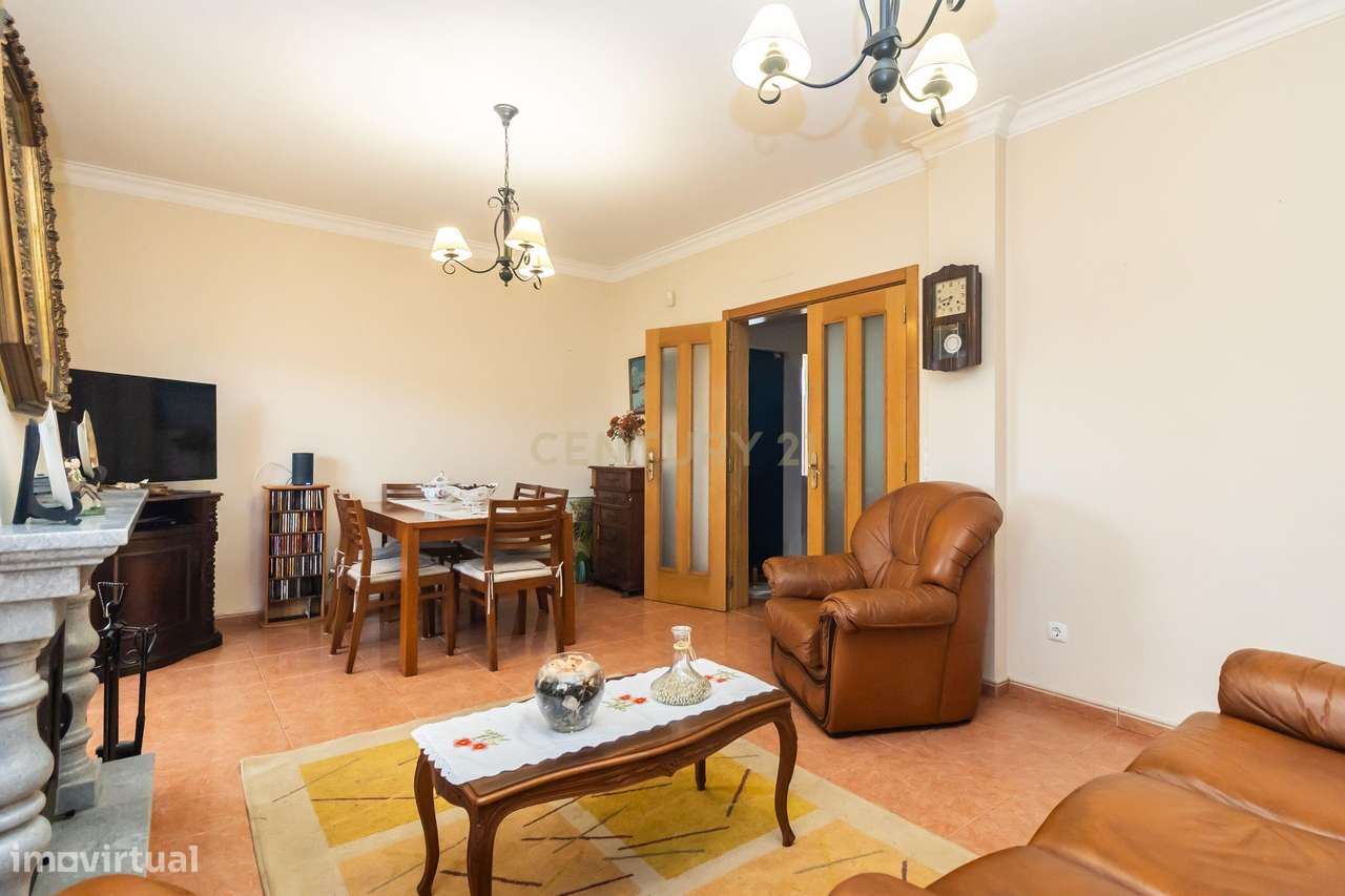 Moradia T4 Independente com garagem e jardim em Setúbal-12