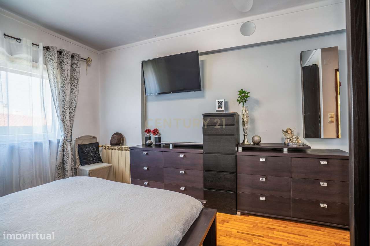 Apartamento Duplex T3+2 com Garagem Box-17