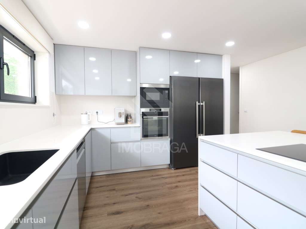 Venda Moradia Geminada T3, em Esporões, Braga-25