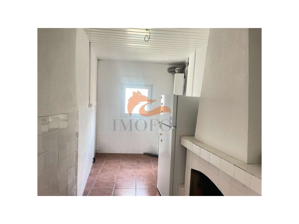 Casa para renovar com 2 quartos em Avô (Oliveira do Hospital)-5