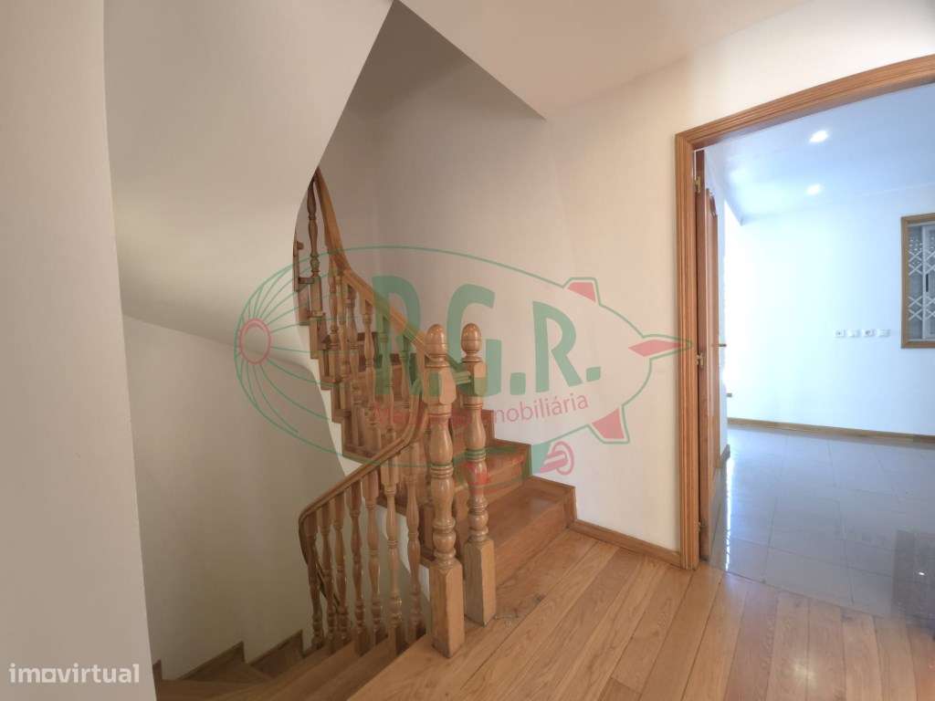 Moradia Isolada T3 | Piscina | Vistas Rio | 5 Min Porto-34