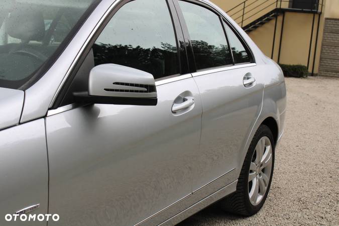 Mercedes-Benz Klasa C 180 CGI Automatik BlueEFFICIENCY Elegance - 34