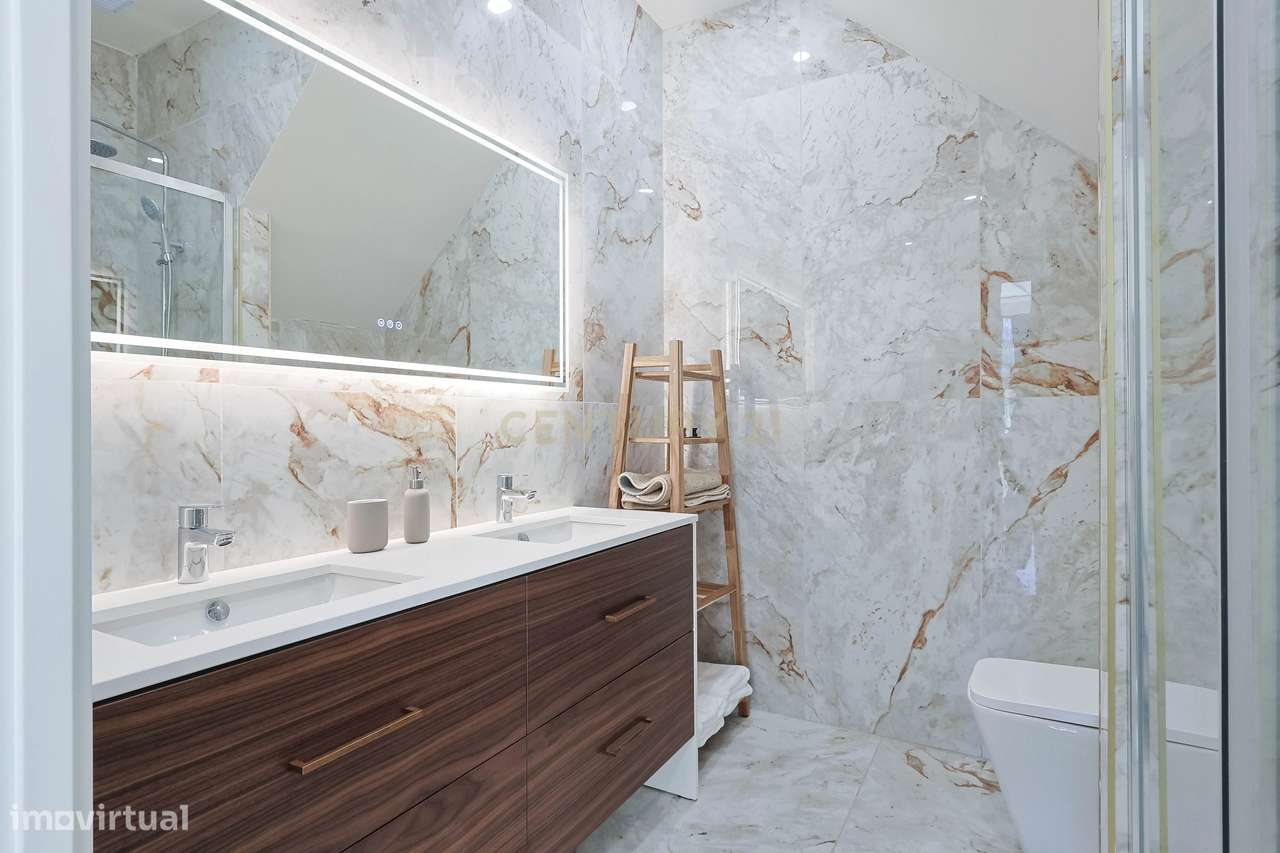 Prédio Reabilitado à Venda em Gaia-9