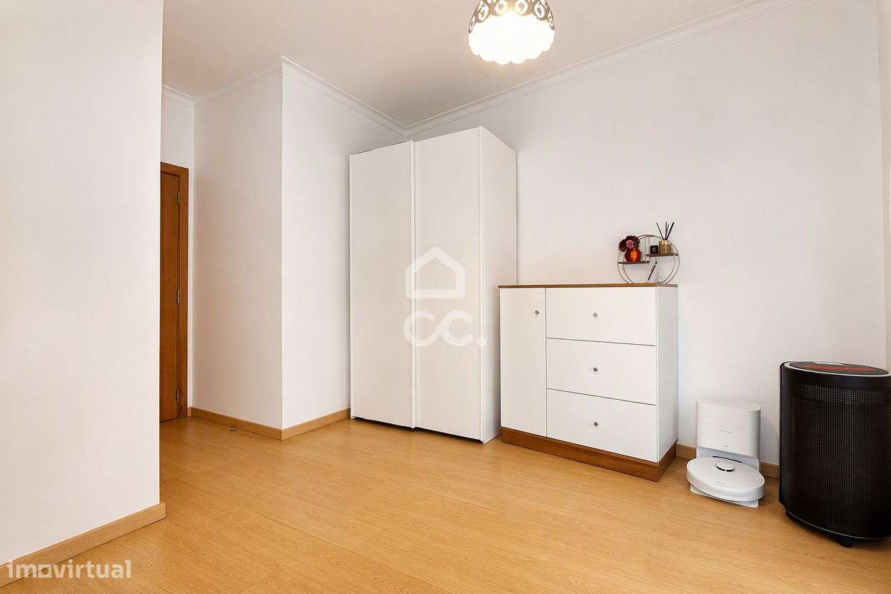 Apartamento T3 com garagem, arrumo e churrasqueira no centro do Avelar-11