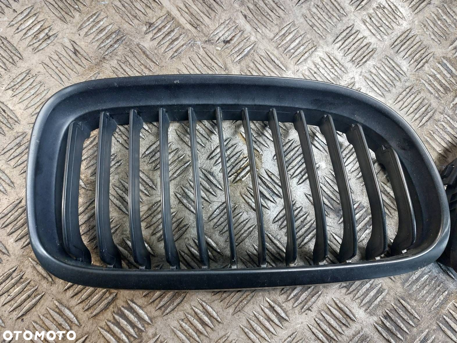 NERKA GRILL PRAWA LEWA BMW E90 FAKE M PAKIET - 2