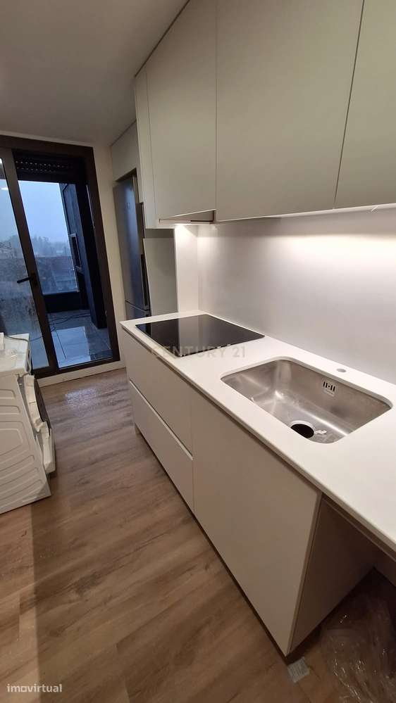 Apartamento T1 com terraço – arrendamento por temporada até dez/2026 ( - Grande imagem: 3/13