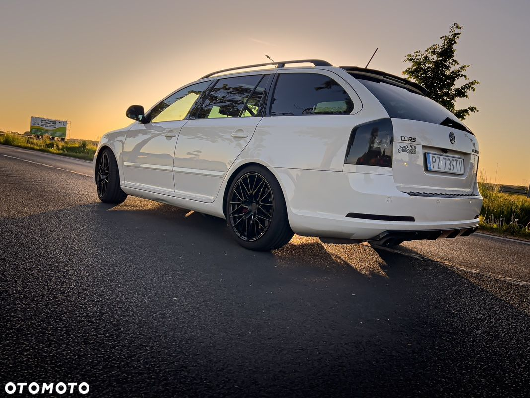 Skoda Octavia Combi 2.0 TSI DSG RS - 6