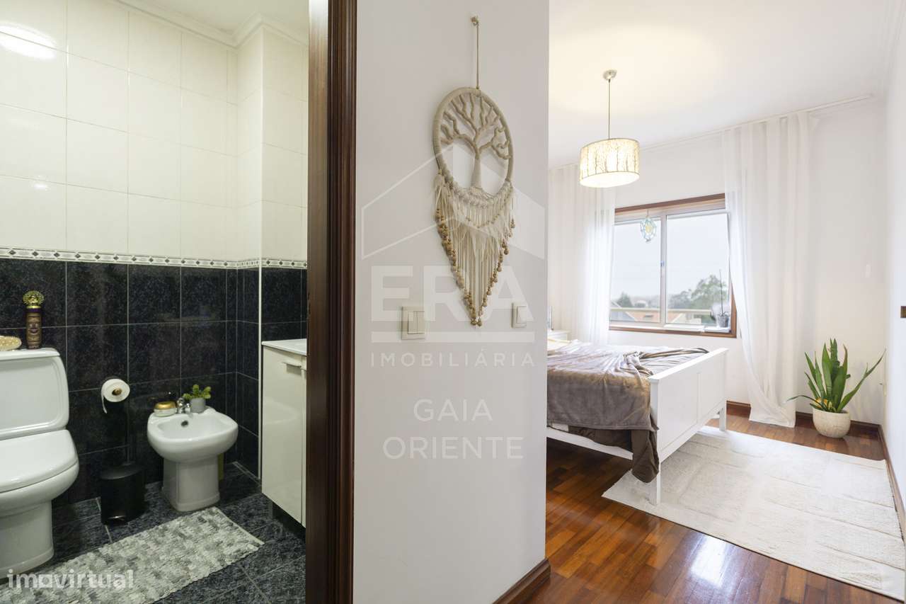 Apartamento T3 com Áreas Generosas em Serzedo-29