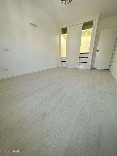 Moradia T4 renovada a estrear em São João do Estoril - Grande imagem: 5/8