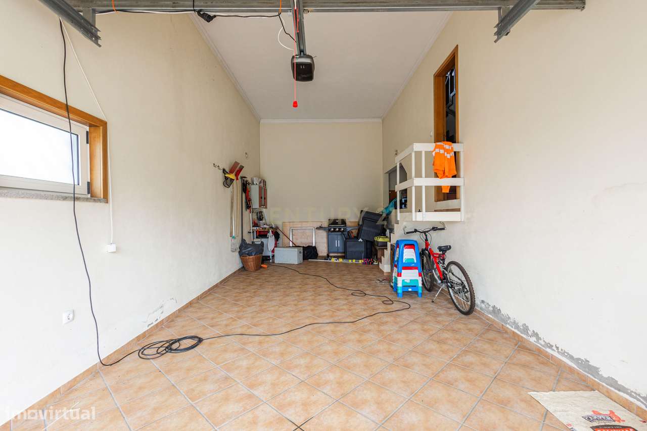 Moradia V4 + Moradia para Restauro + 1000 m² de terreno em Tabuado, Ma-23