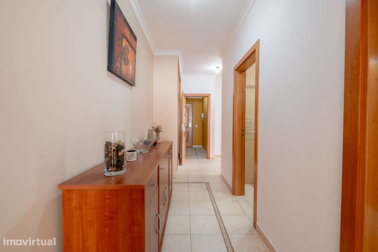 Apartamento de 2 Quartos em Lagos — Conforto, Localização e Potencial-19
