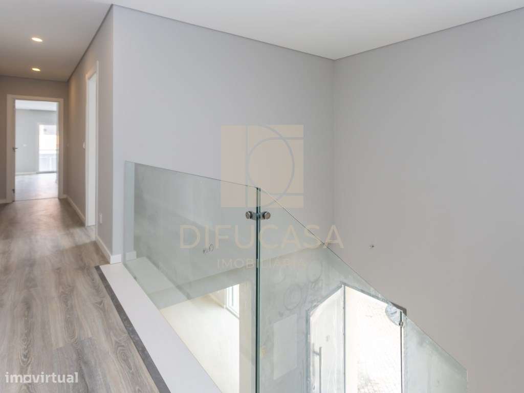 R235 - Moradia Centro de Fernão Ferro-14