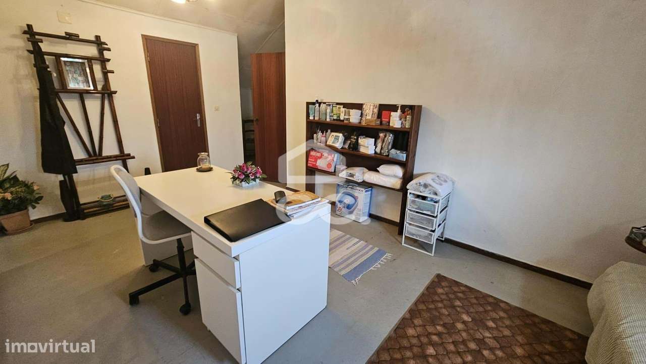 Moradia V4 com 174 M2, aproveitamento de sótão, garagem para 2 viatura-37