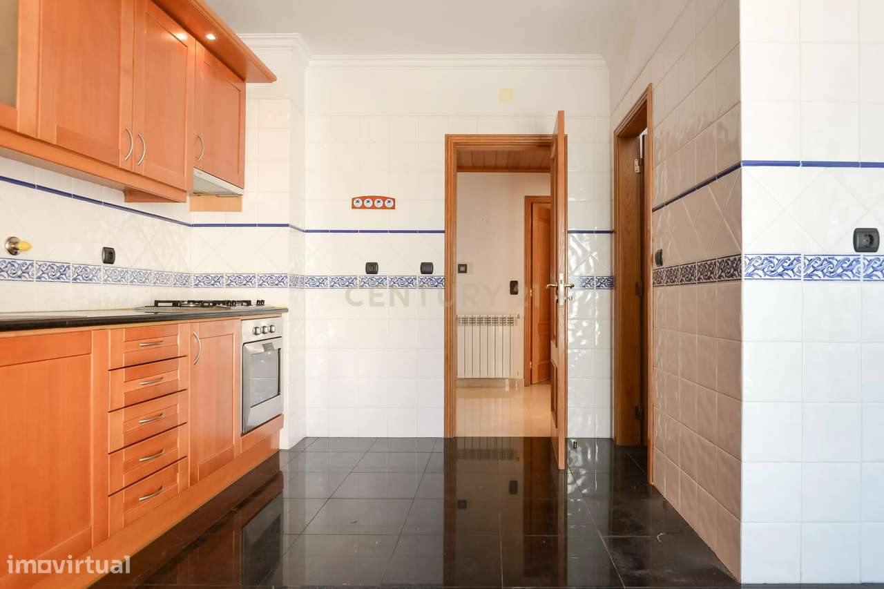 Apartamento T2 com Vista Mar, 2 lugares de garagem na Parede, Cascais-7