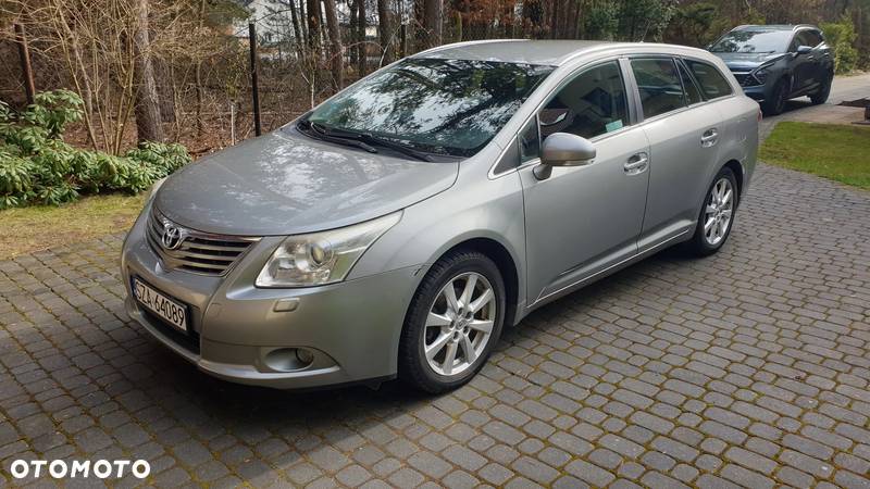 Toyota Avensis 2.0 D-4D Luna - 1