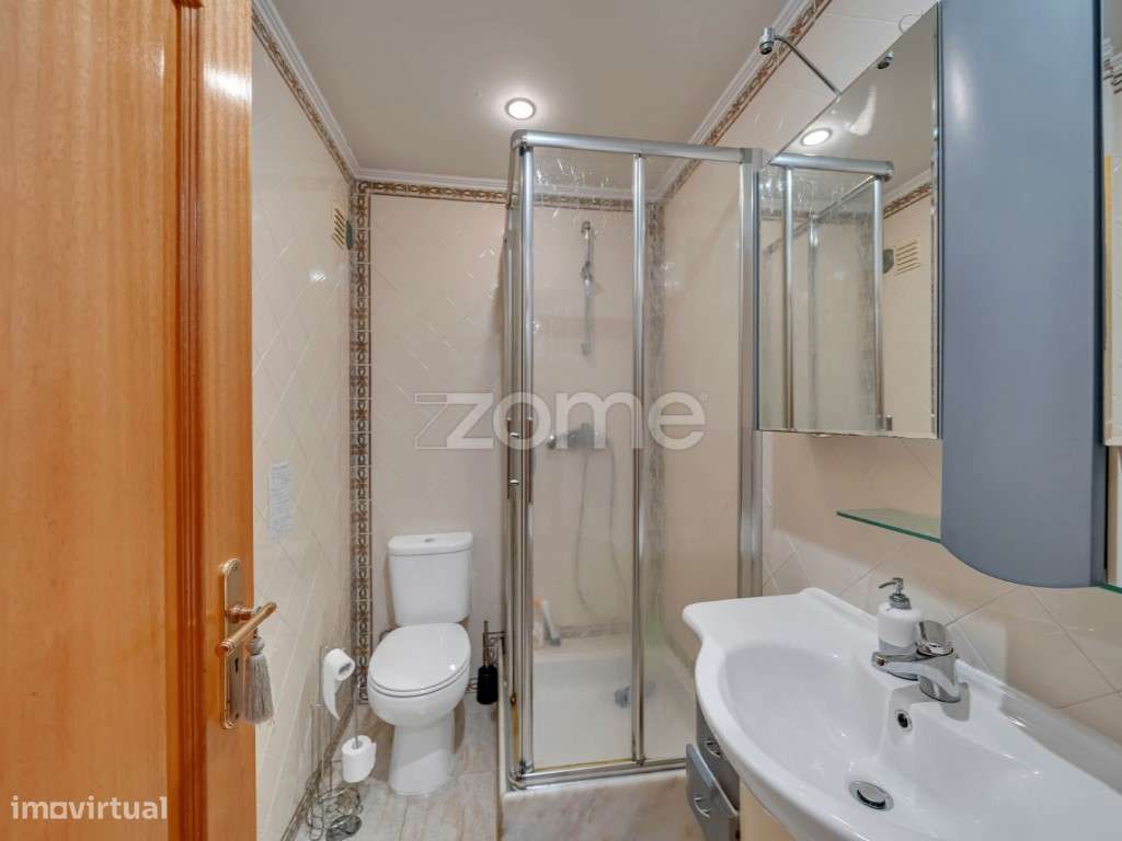 T3 com Terraço Privativo na Amadora-24