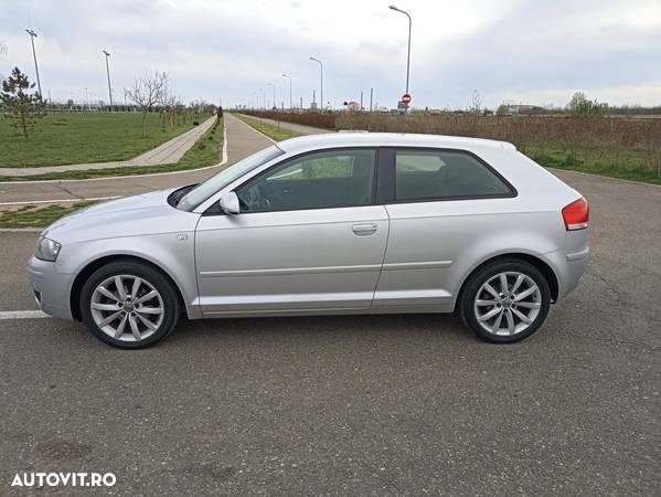 Audi A3 Sportback 1.6 FSI Attraction - 2