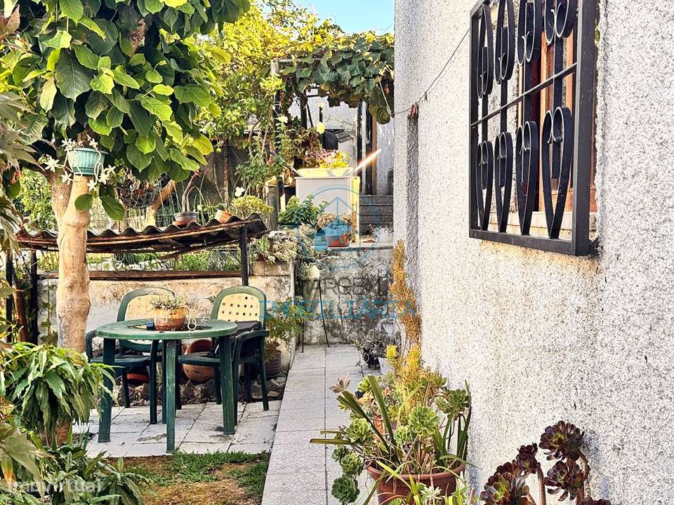 Moradia T3 com jardim e terreno | Lousado-12
