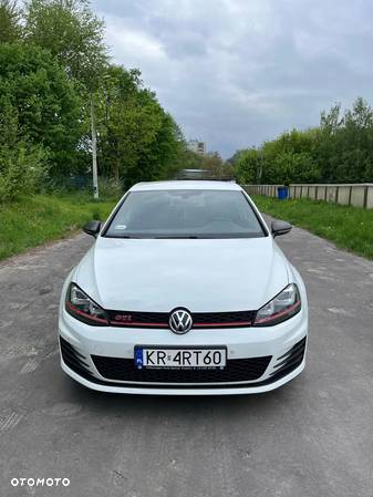 Volkswagen Golf - 2