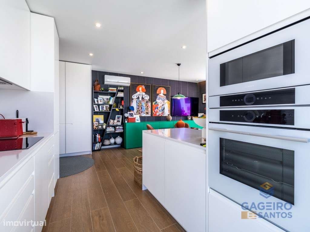 Apartamento T2 na Primeira Linha de Mar - Avenida Marginal, São Mar...-12