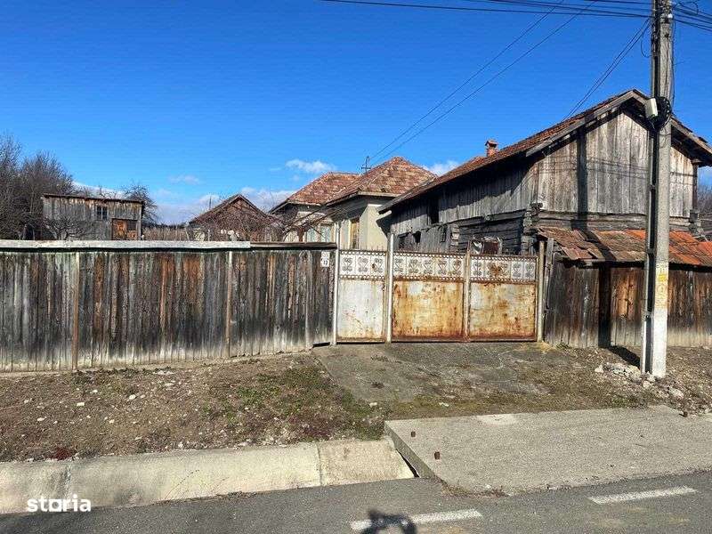 Casa de locuit si teren 3700mp - Imagine principală: 4/8