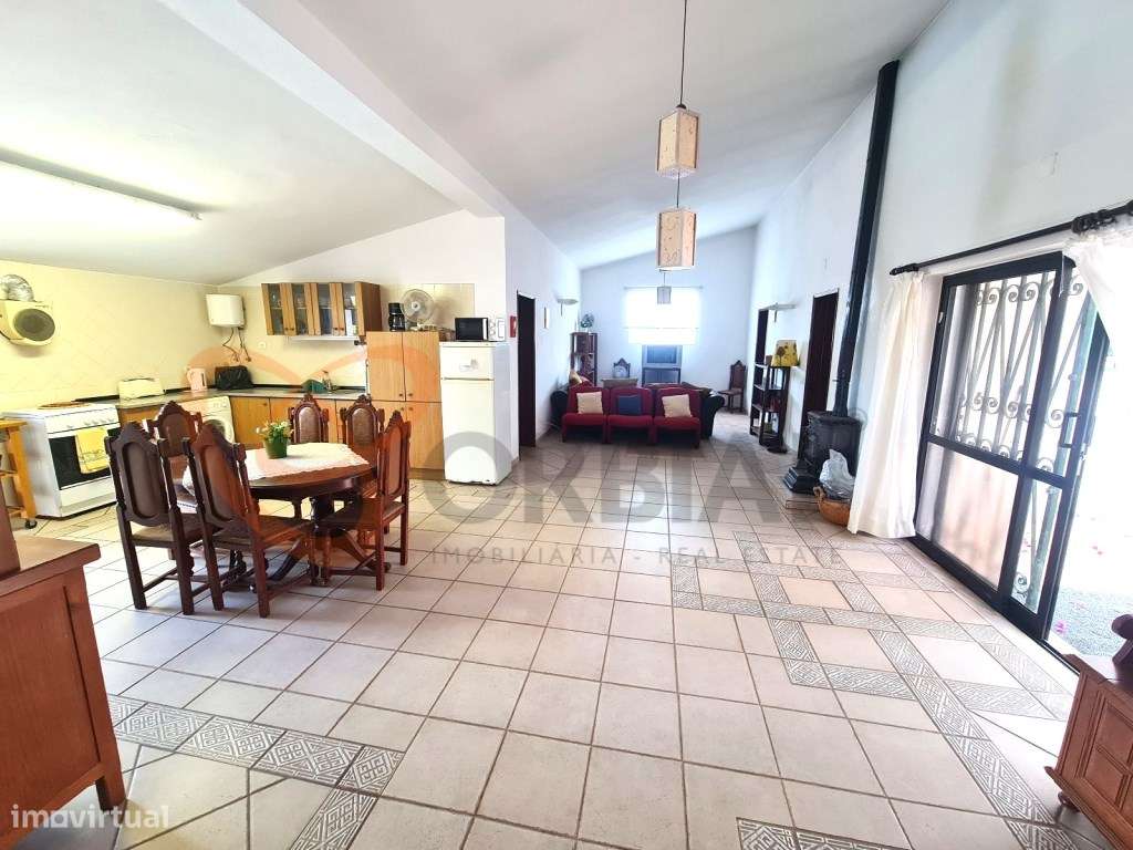 Quinta/Moradia típica inserida num lote urbano com 4330m2, com 4 qu... - Grande imagem: 4/32