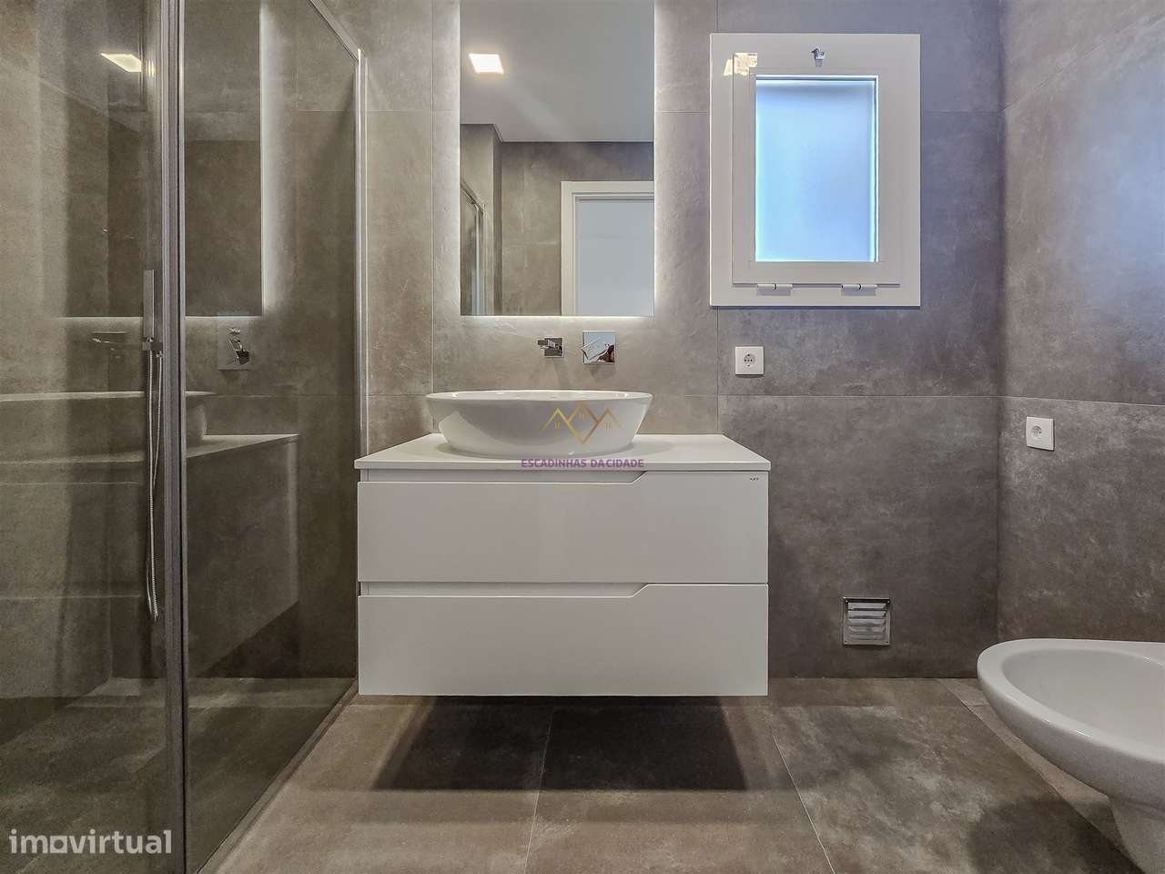 T4 com Piscina em Alverca-13