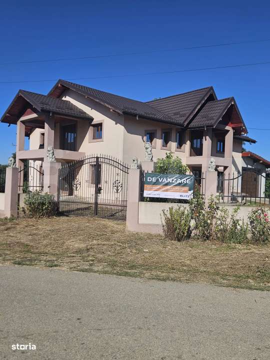 Casa la rosu, de vanzare, 250 mp, zona Slobozia Moara - Imagine principală: 1/19