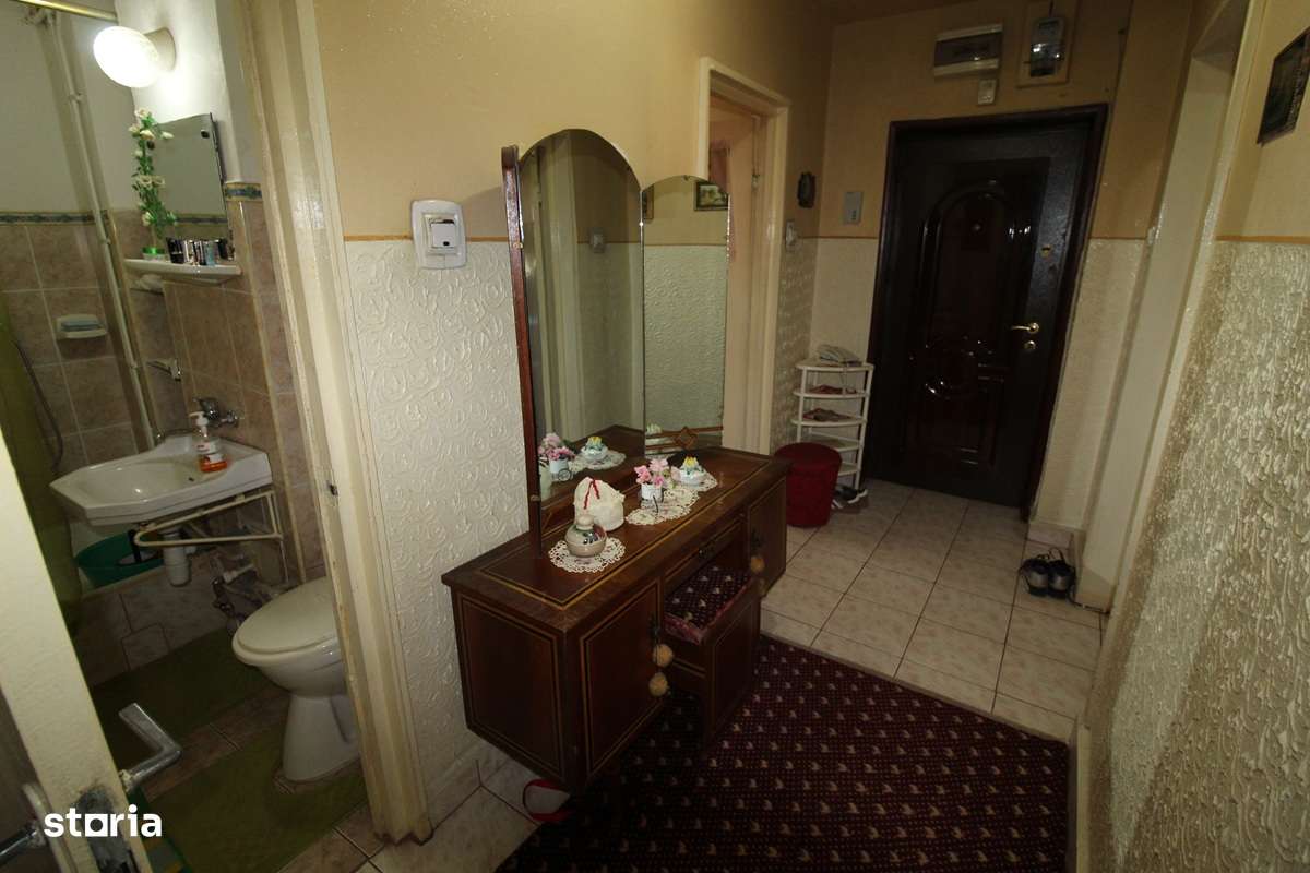 Vând apartament 4 camere în Hunedoara, zona OM-Str.Mățișorului, et. 2-12